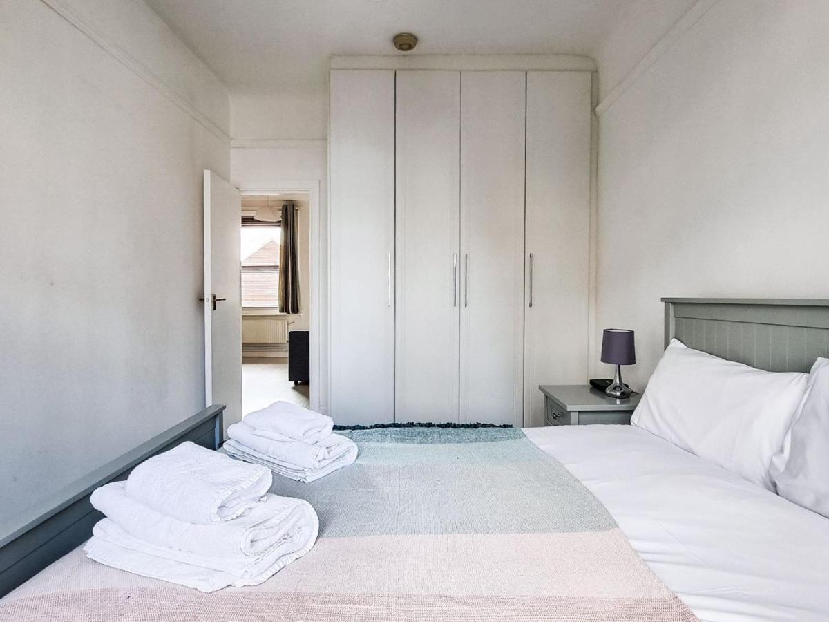 Апартаменты Pass The Keys Wimbledon Hideaway Лондон Экстерьер фото