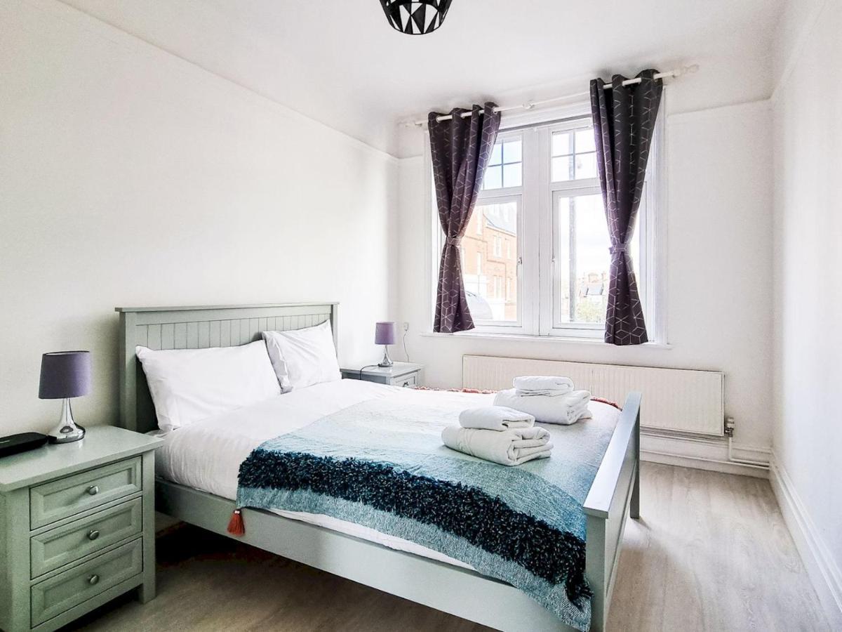 Апартаменты Pass The Keys Wimbledon Hideaway Лондон Экстерьер фото