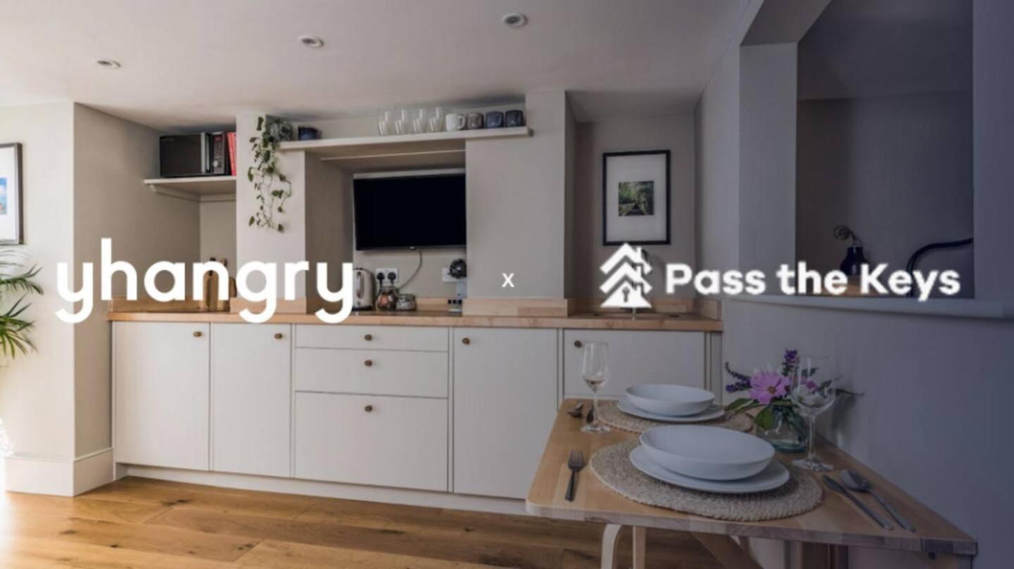 Апартаменты Pass The Keys Wimbledon Hideaway Лондон Экстерьер фото